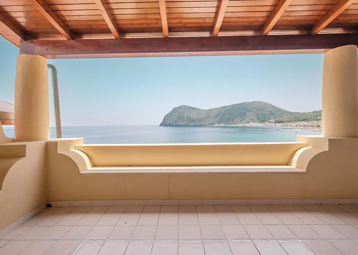 Chiara Villa Città di Lipari