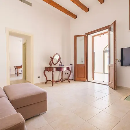 Chiara Villa Città di Lipari