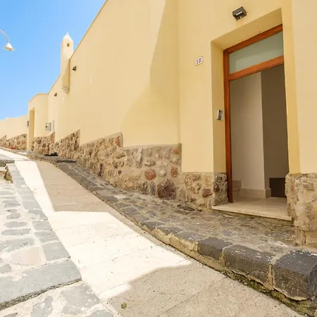 Chiara Villa Città di Lipari
